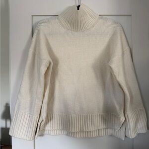 Abercrombie & Fitch Women's Cream Turtleneck Sweater - Size M